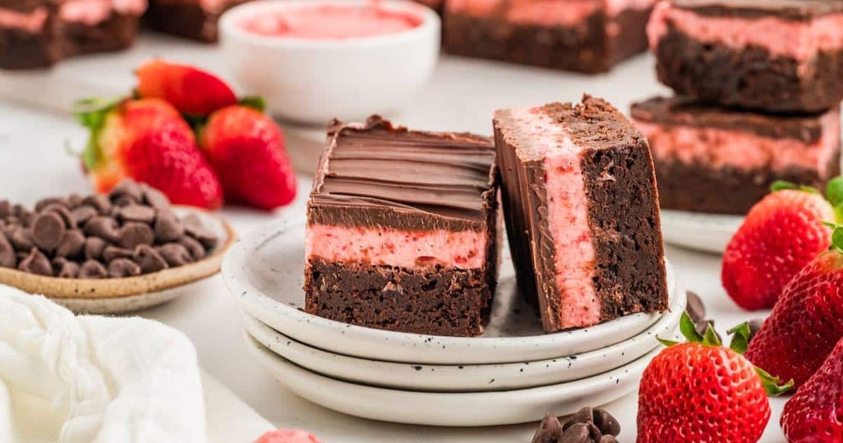 These Strawberry Brownies Taste Like Summer & Look Like a Dream